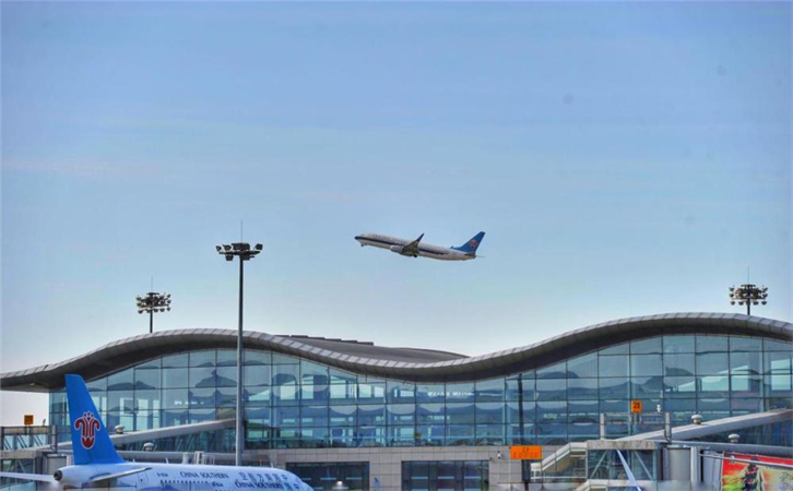 航空貨運(yùn)烏魯木齊機(jī)場(chǎng)